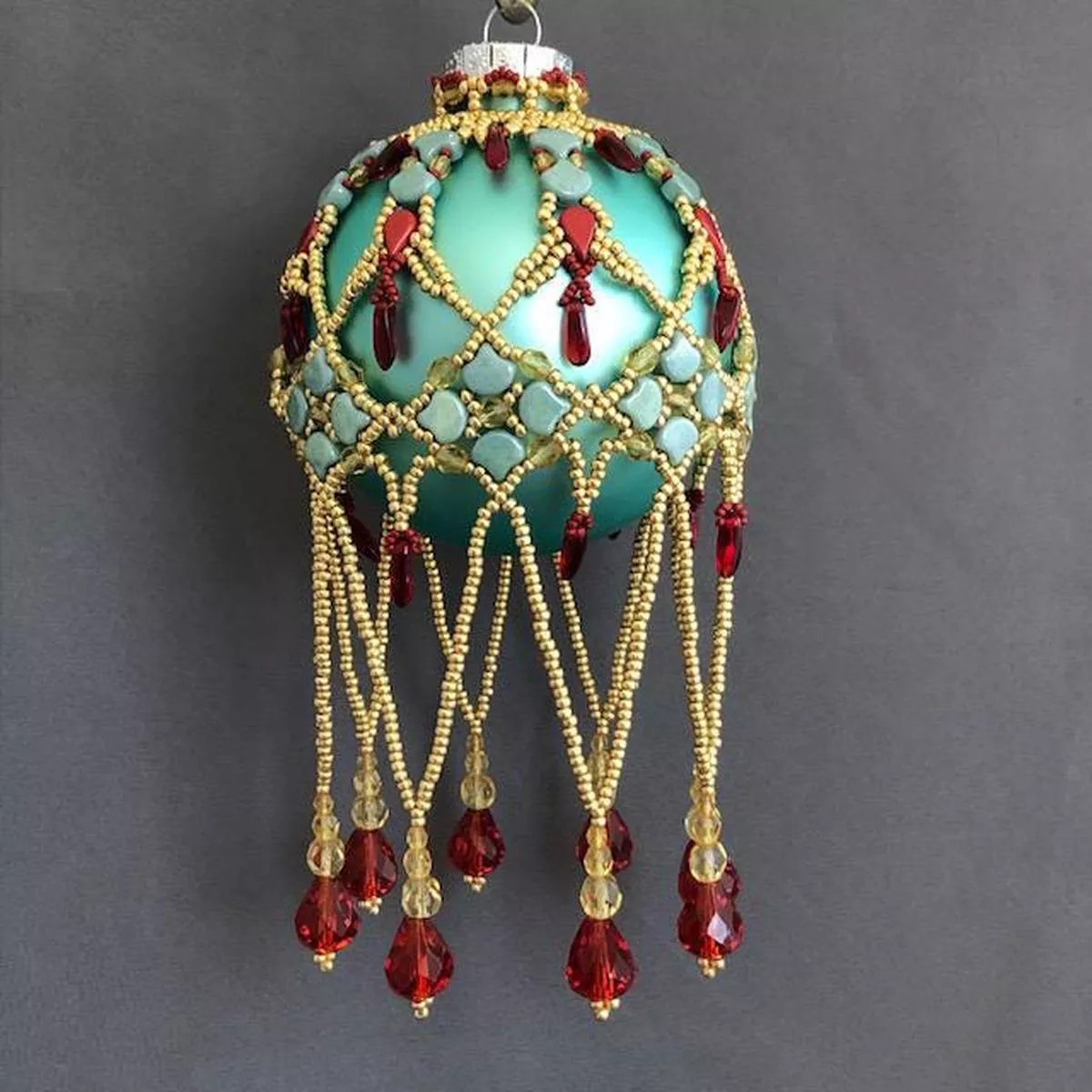 Zweibel Beaded Christmas Ornament Cover/Bracelet/Earrings Pattern Tutorial